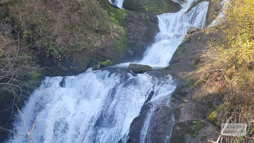 Полноводный Водопад Рачха