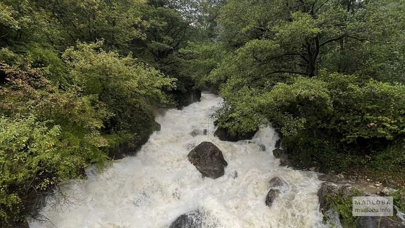 Стремительный Водопад Рачха