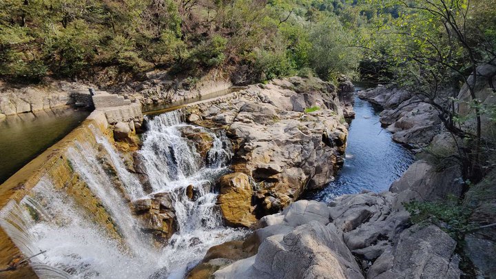 Samtsvera Waterfall