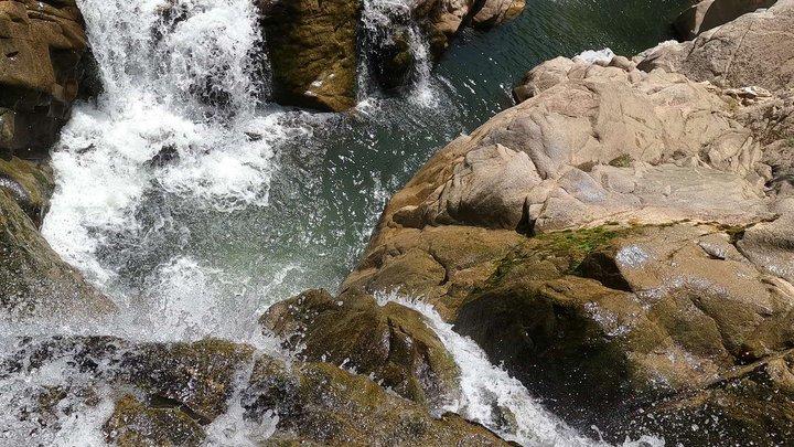 Samtsvera Waterfall