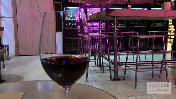 WAREHOUSE at Stamba — стильный винный бар и гастрономическое пространство в Тбилиси