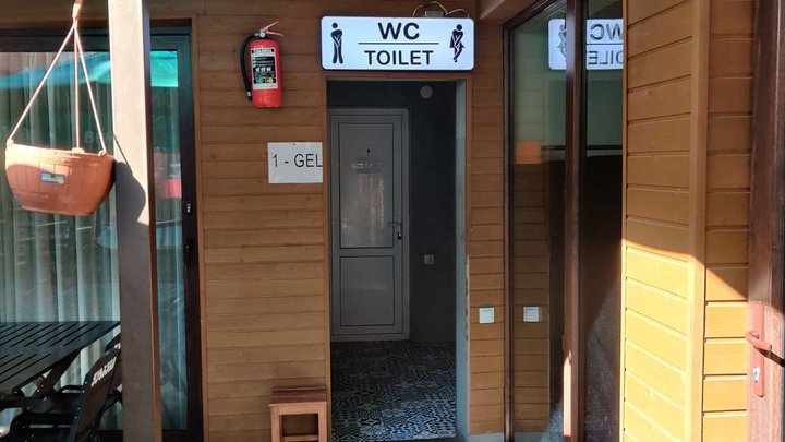 Toilet (April 9 Park)