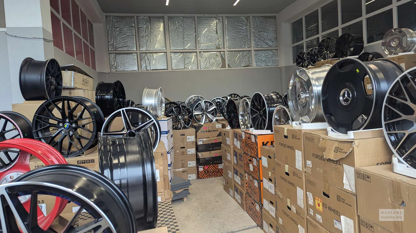 Диски в магазине Wheel Room в Батуми