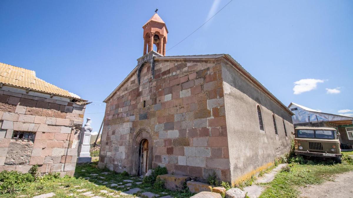 Белая церковь Табацкури в Грузии