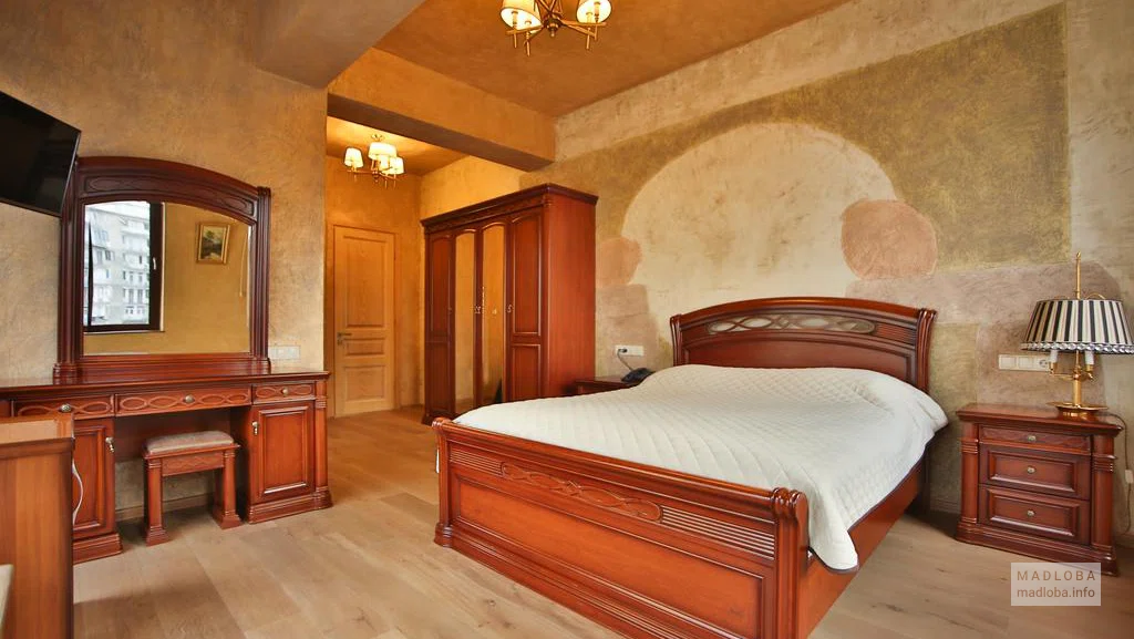 Кровать в номере Wine Palace Hotel