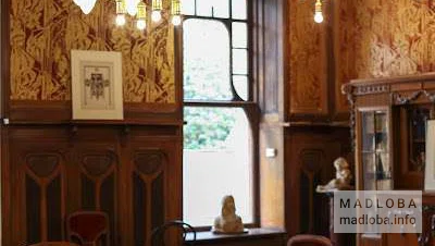 Отель "Дом писателей" в Тбилиси — сад, ресторан, номера с видом на улицу Мачабели