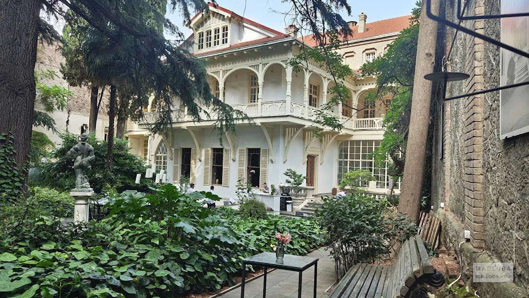 Writers' House - бутик-отель для любителей литературы