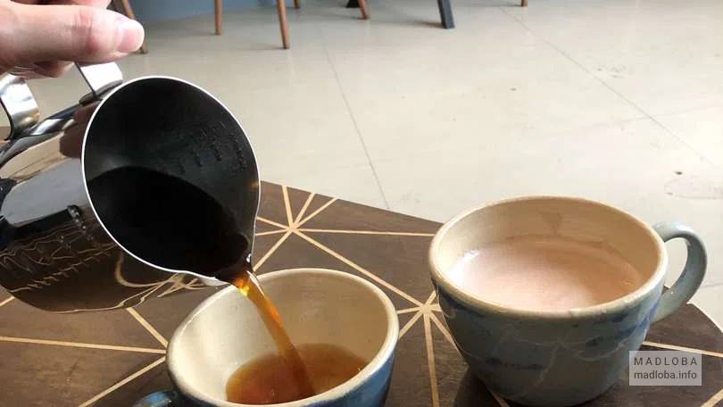 Подача чая в Ymuri ceramic&coffee