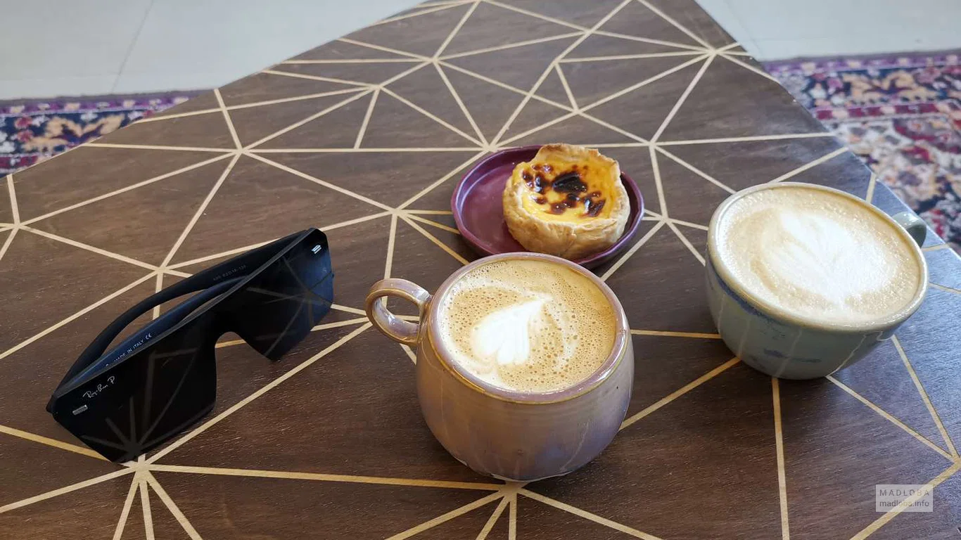 Подача кофе в Ymuri ceramic&coffee