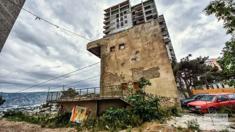 Abandoned cable car station near Samgori metro station