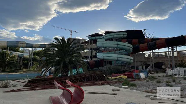 Заброшенный аквапарк у Лиси — затонувшее лето столицы Грузии