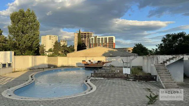 Заброшенный аквапарк в Тбилиси