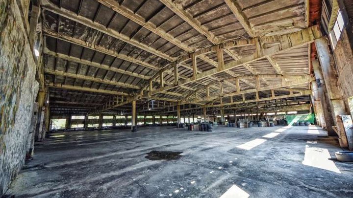 Заброшенный автобусный парк в Тбилиси