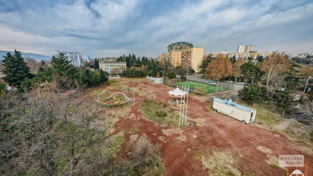 Заброшенный парк аттракционов в Тбилиси