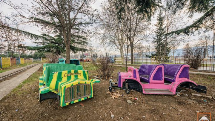 Заброшенный парк аттракционов в Самгори