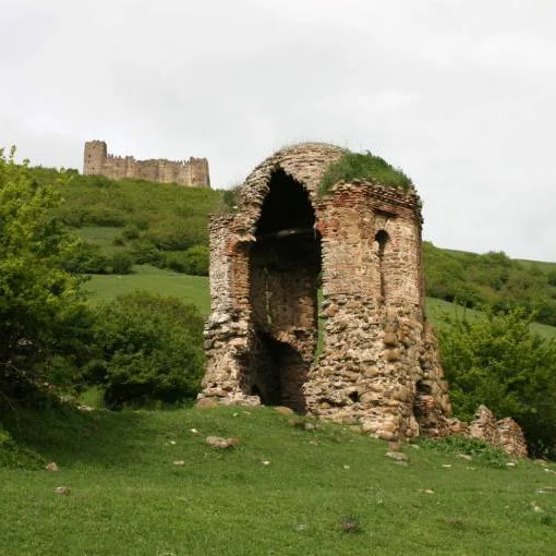 Руины возле замка Замок Схивло