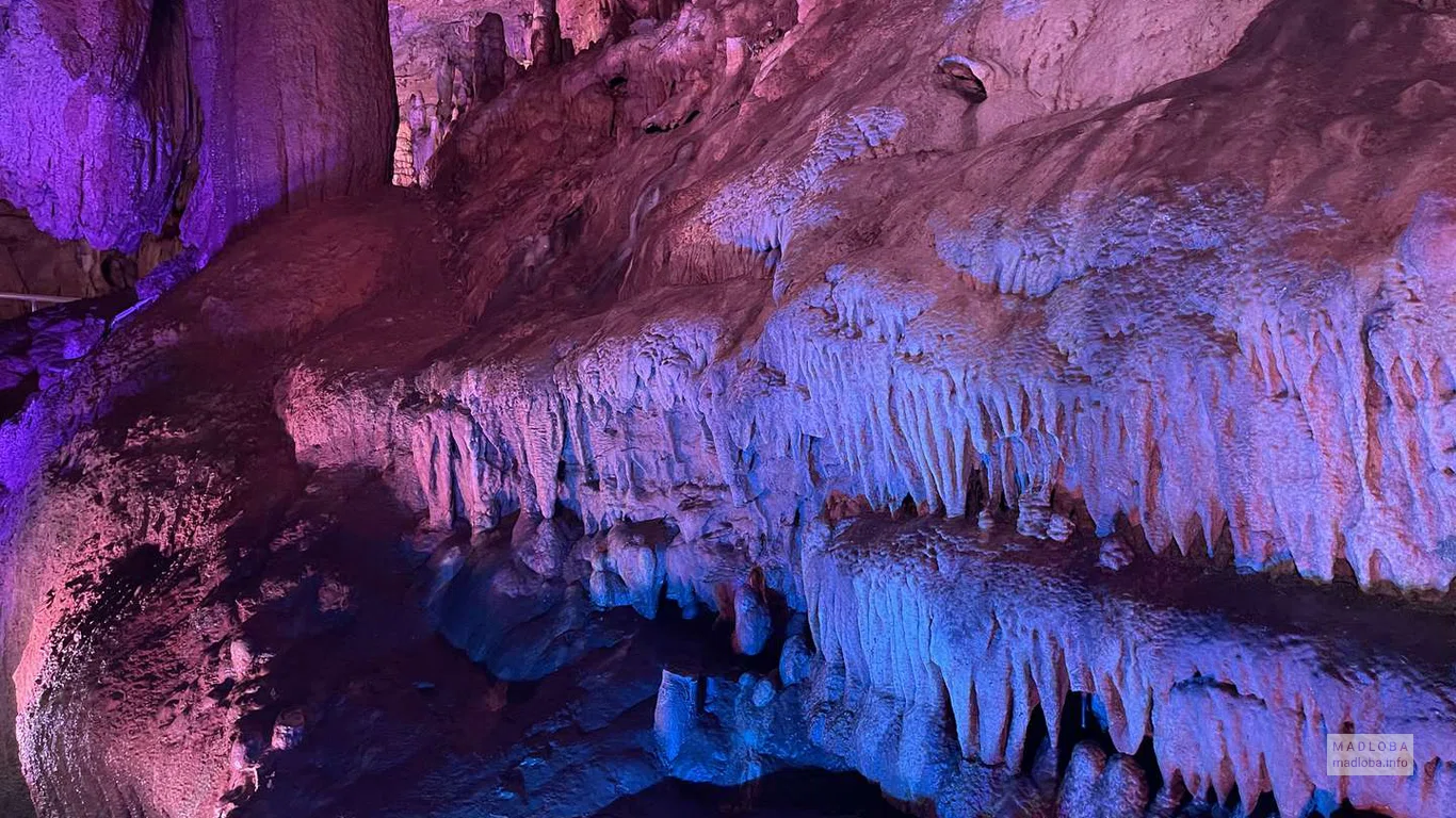 Пещера Прометея в Заповеднике Сатаплиа