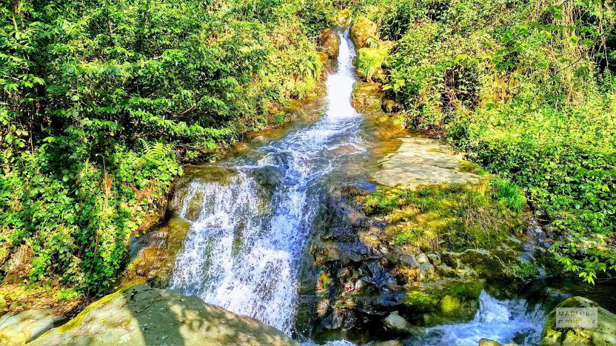 Водопад Зеда-Тхилнари в селе Тхилнари