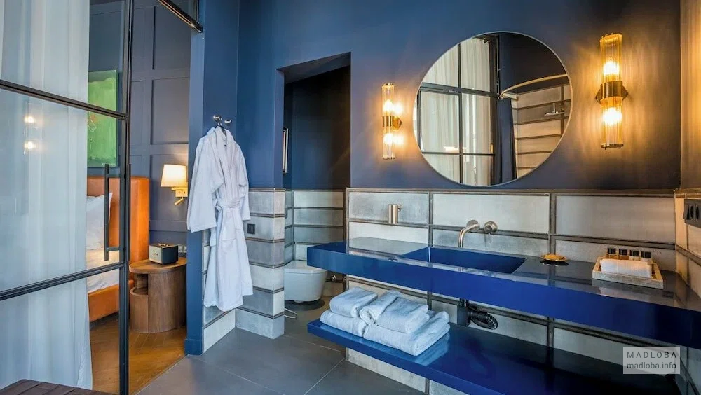 Ванная комната в отеле Zorba & Bond