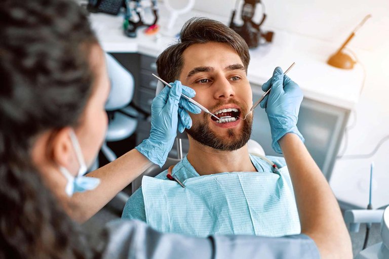 Сияющие улыбки сделаны здесь: ТОП-6 стоматологий Кутаиси