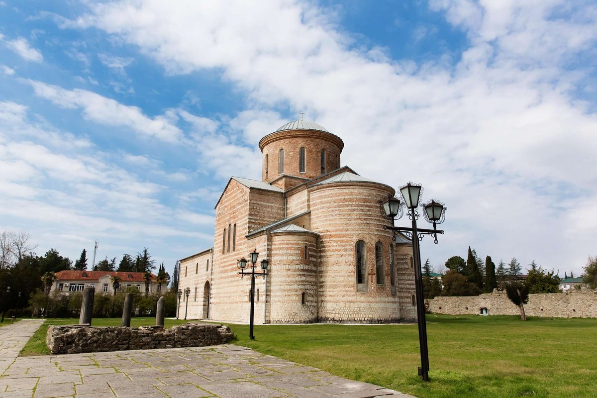 abkhazia-pitsunda-patriarchal-cathedral-honor