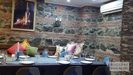 Праздничный стол в ресторане Алаги