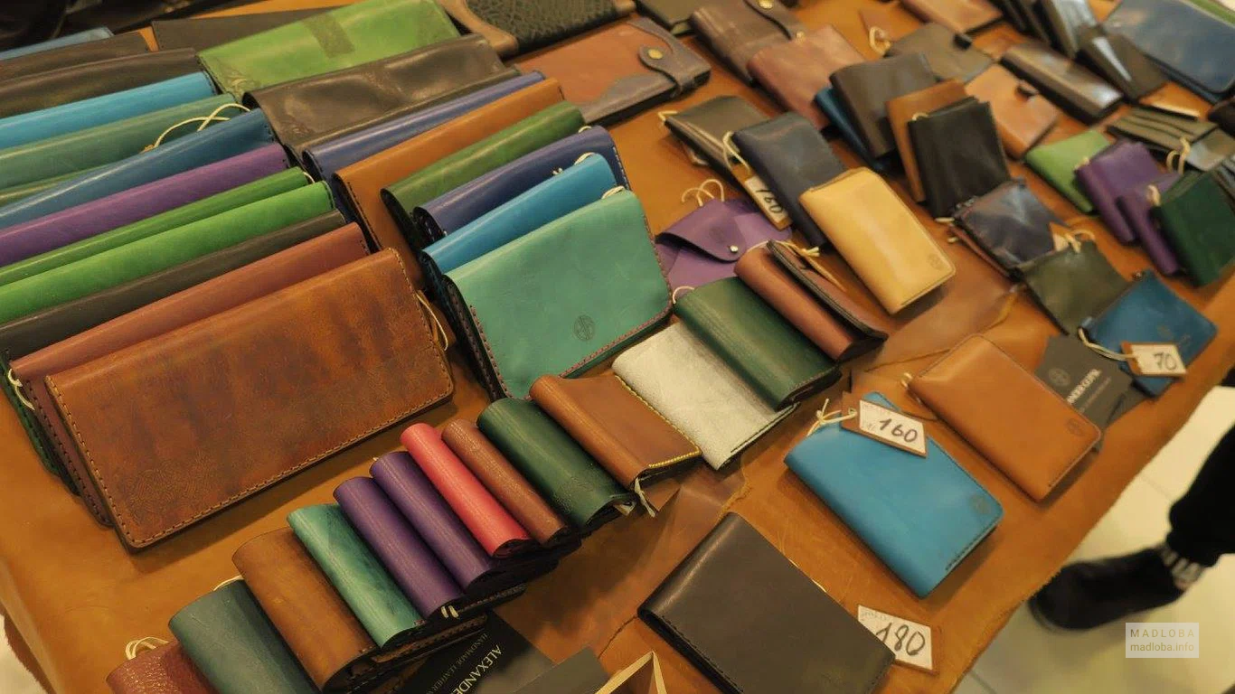 Кожаные кошельки в магазине “Alexander Gotsi Handmade Leather Workshop”