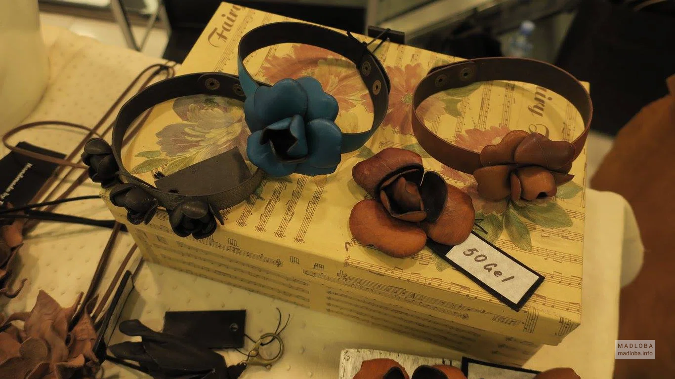 Кожаные ремешки в магазине “Alexander Gotsi Handmade Leather Workshop”