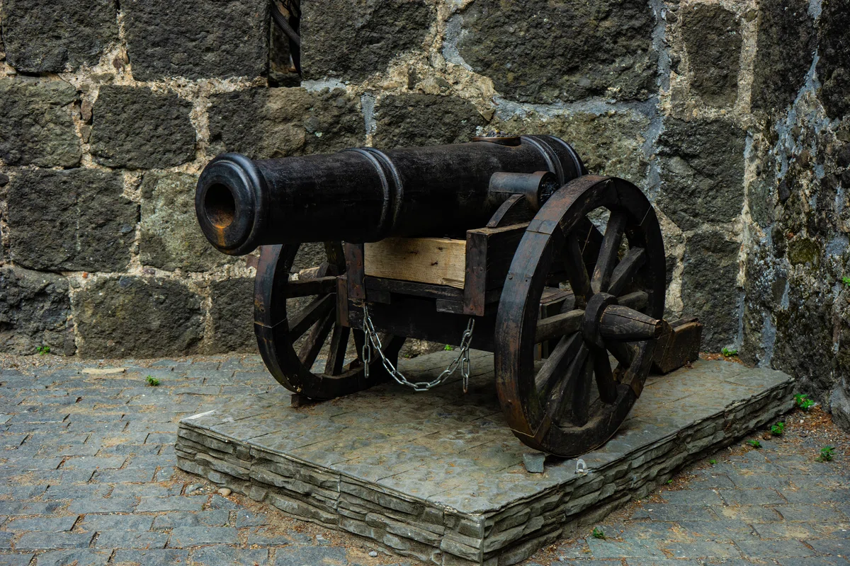 Пушка в крепости Гонио