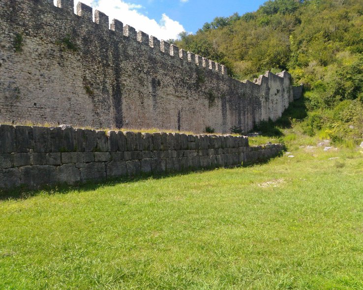 Древняя крепость Нокалакеви
