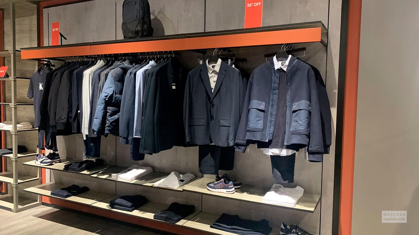 Куртки и пиджаки в магазине Армани