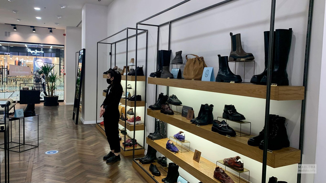 Коллекция обуви Shoe store Atrio в Грузии