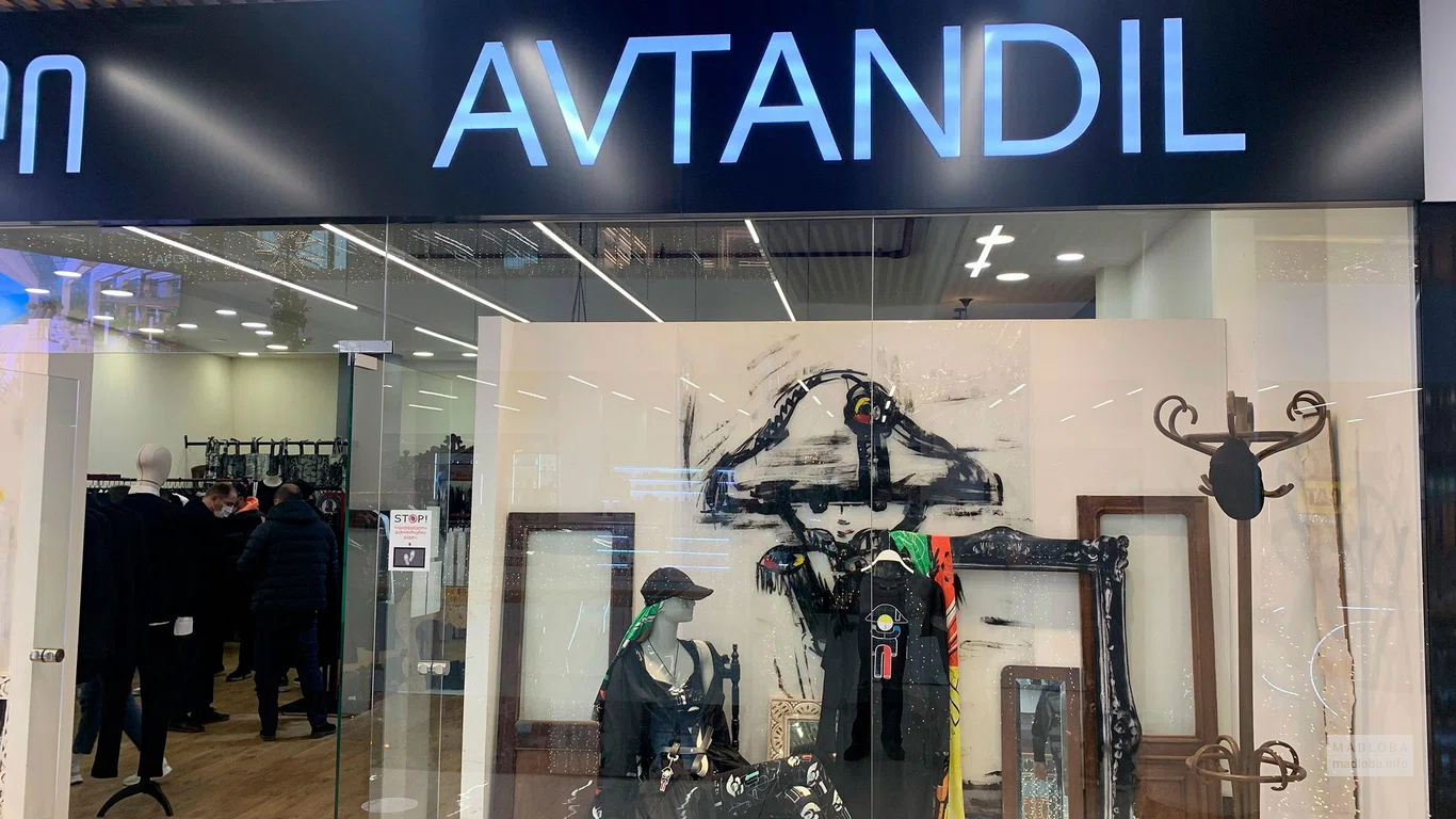 Витрина магазина Avtandil в Тбилиси