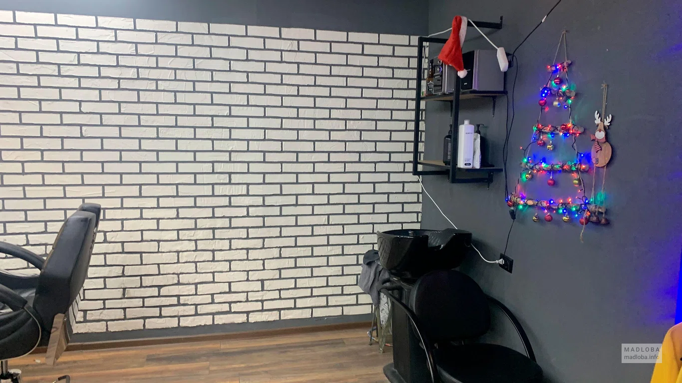 Кресло для мытья головы в Clippers Barbershop