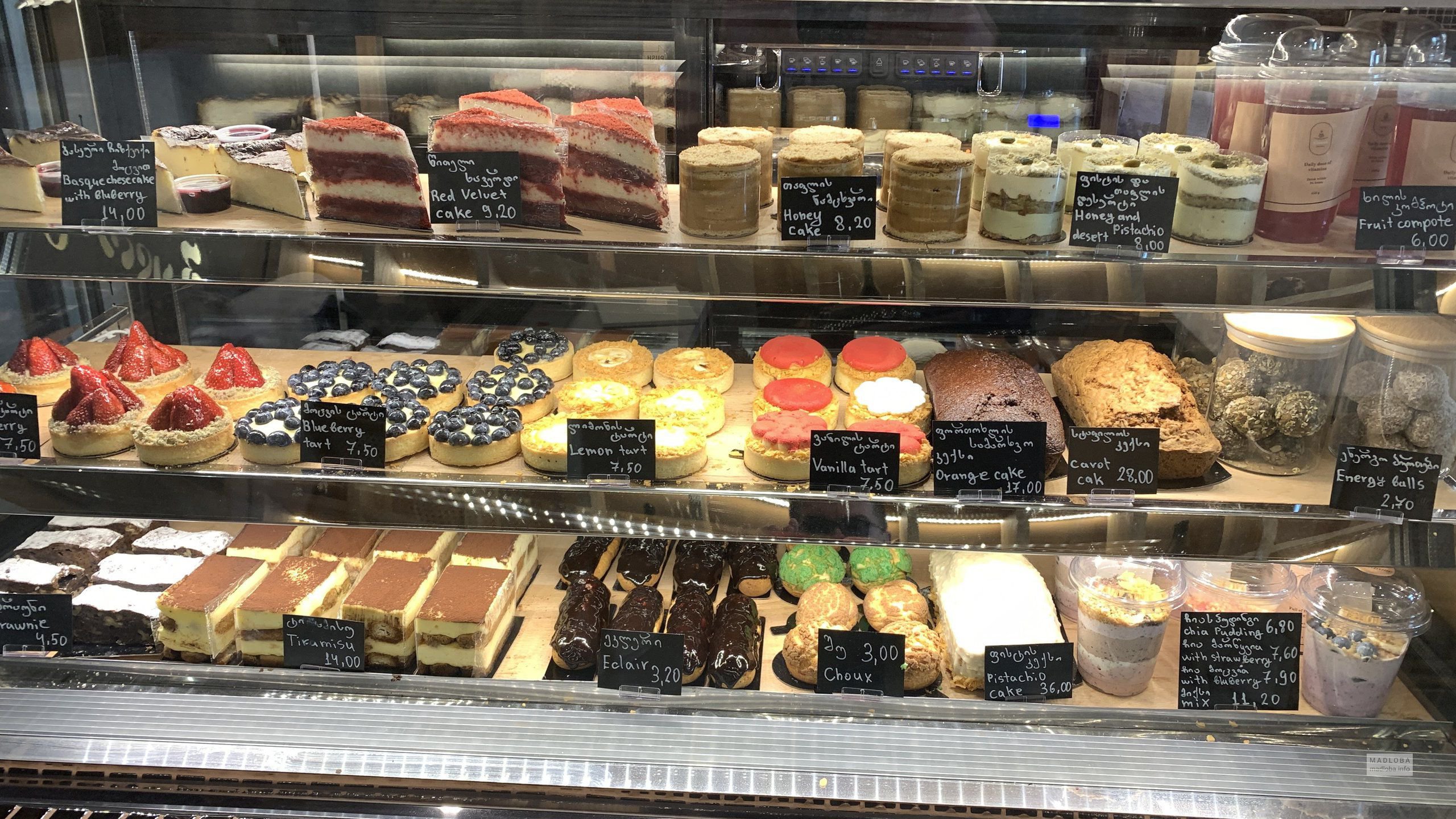 bakery Batonebi in Tbilisi pastries, gift sets Мадлоба