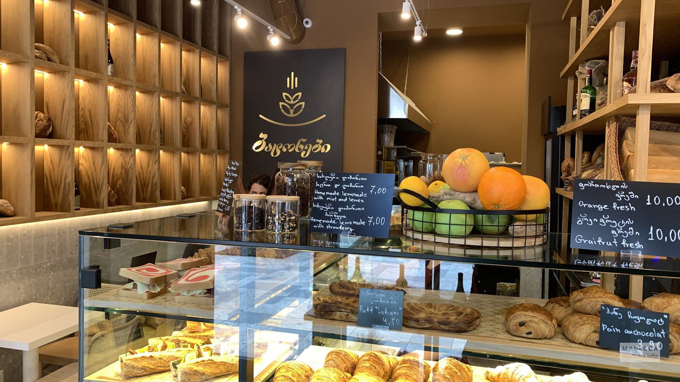 bakery Batonebi in Tbilisi pastries, gift sets Мадлоба
