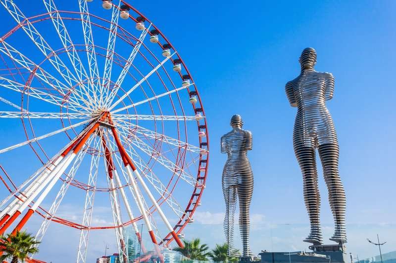 Sculpture of Ali and Nino in Batumi
