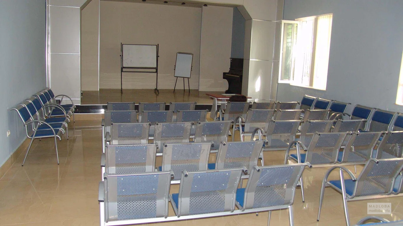 Учебный класс в Батумском педагогическом университете навигации