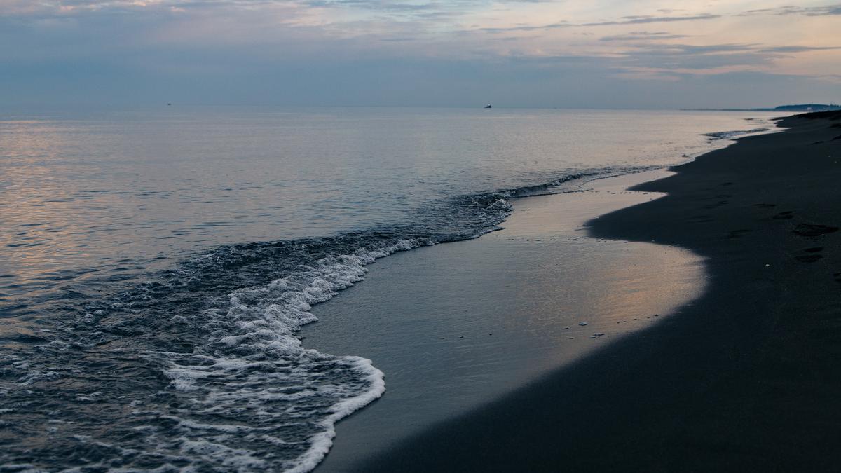 Черный песок и черное море Уреки