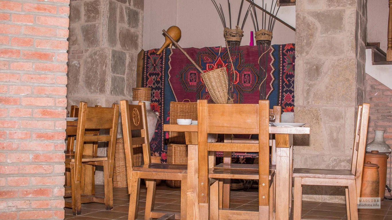 Столики ресторана Begheli в Тбилиси