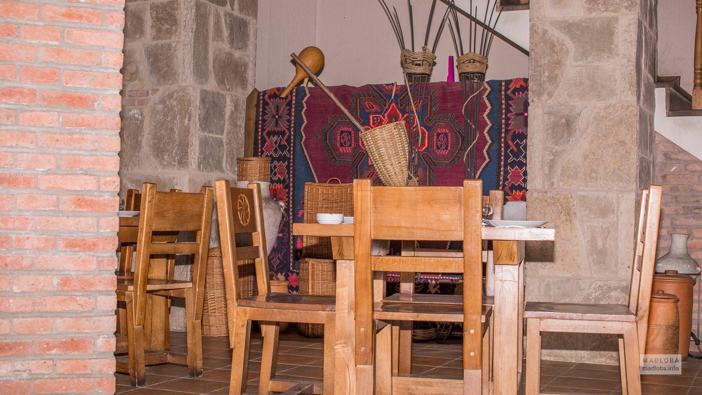 Столики ресторана Begheli в Тбилиси