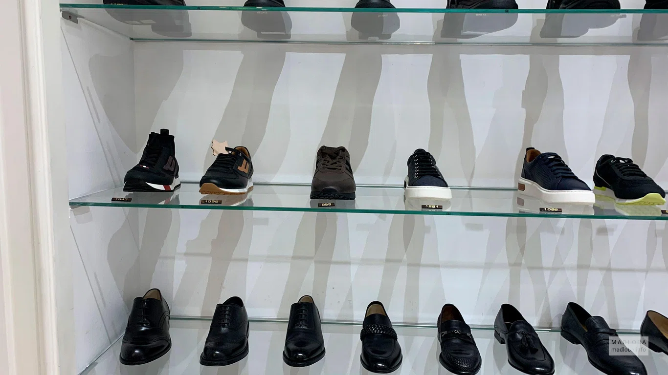 Мужские кроссовки в магазине Bene Shoes