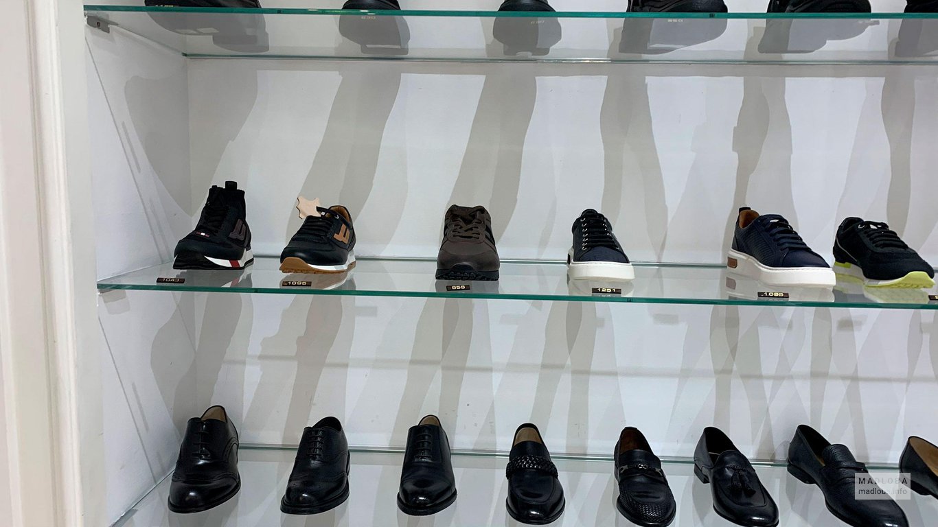 Мужские кроссовки в магазине Bene Shoes
