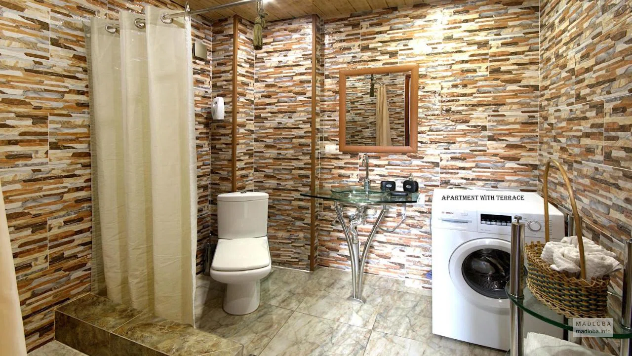 Ванная комната в апартаментах BFG Suites Leselidze