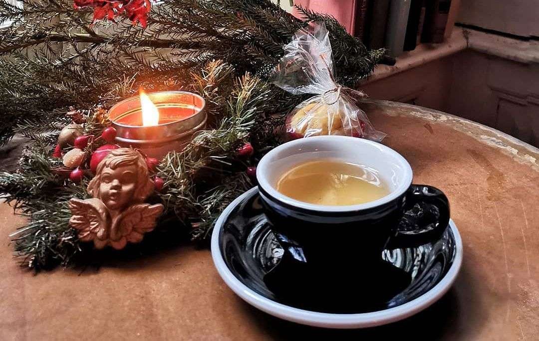 Подача кофе в кофейне Black Cup в Тбилиси