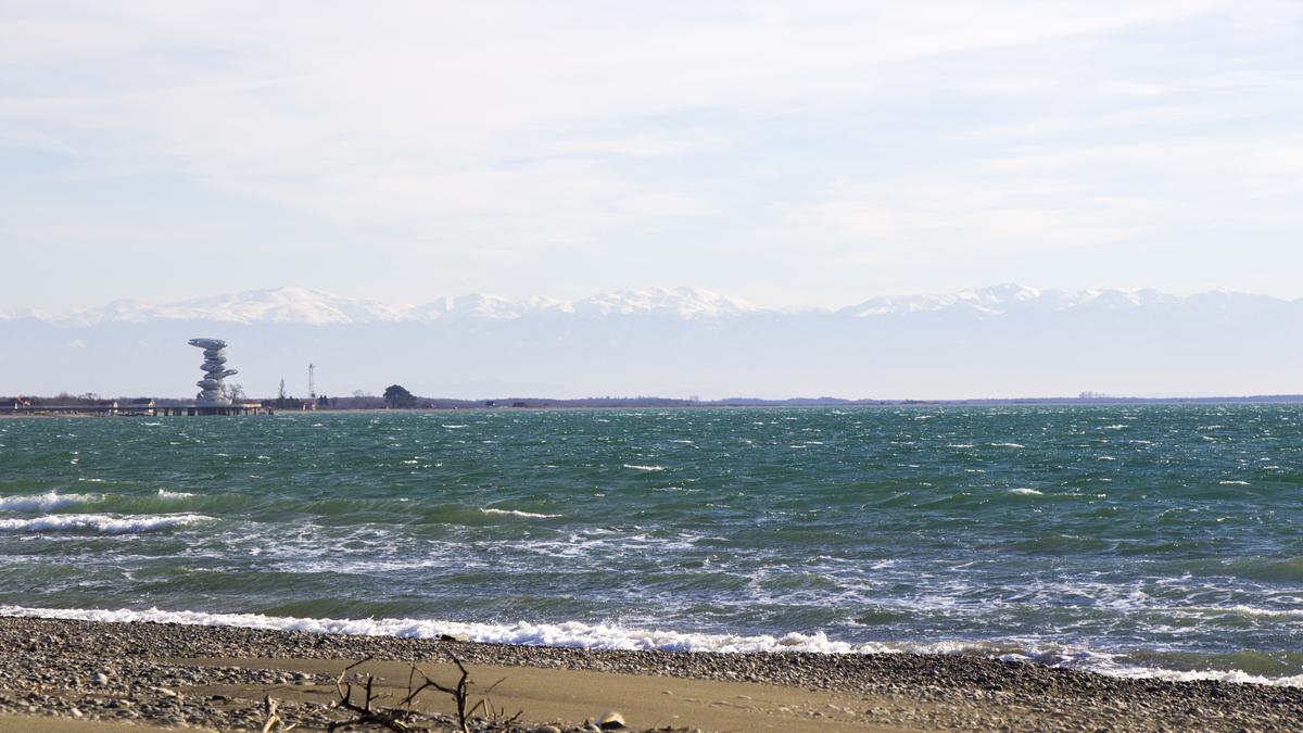 Пляж с видом на Черное море