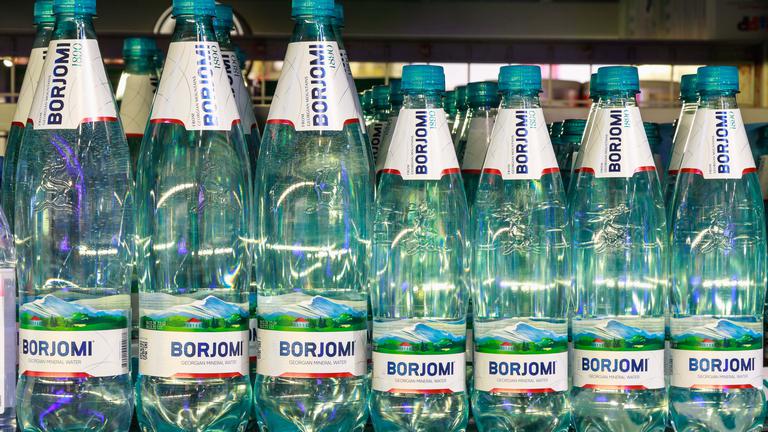 How did the confrontation between the original and the copy of Borjomi end
