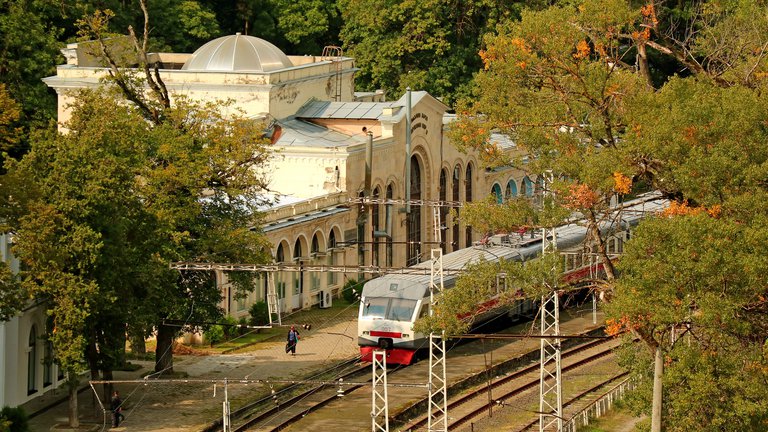 How to get from Tbilisi to Kutaisi: minibus, train and car
