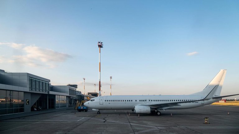 Пассажиропоток в авиационных узлах Тбилиси и Батуми продолжает стремительно расти