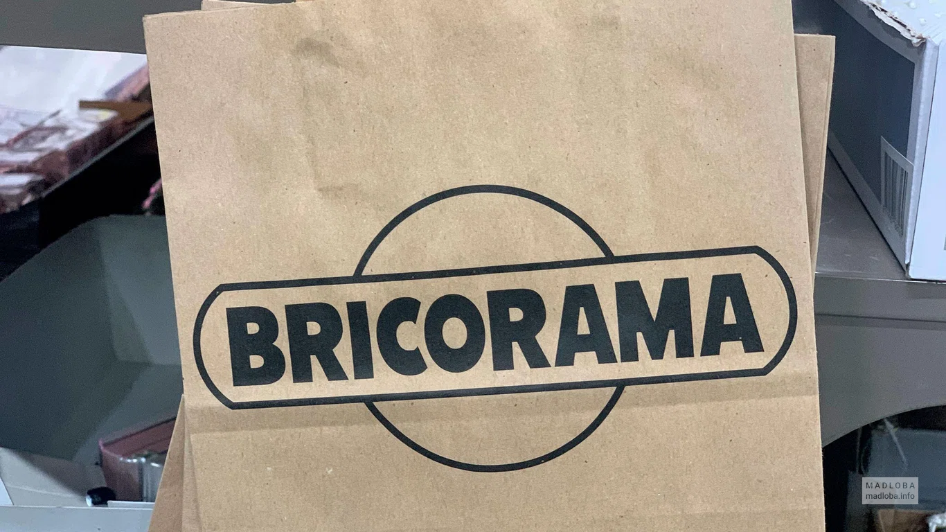 Пакет с логотипом гипермаркета Bricorama
